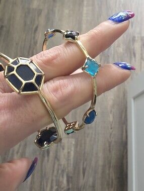 Kendra Scott Beverly Bangle Bracelet Set. Gold with Blue Azure & Navy Catseye